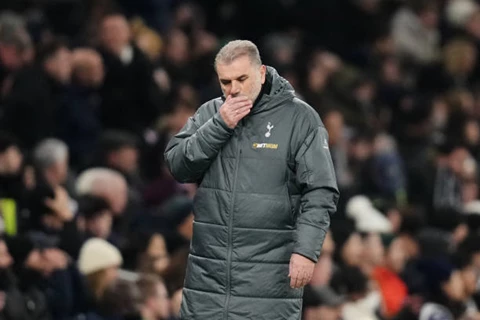 مدرب توتنهام مطالبًا لاعبيه بالانعزال: سيتأثرون بما يحدث في الخارج